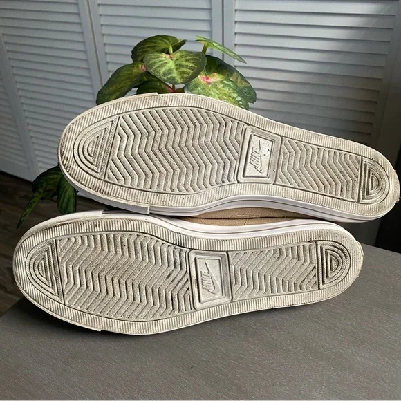 2010 Y2K Nike Skate Style Tan Beige Canvas Sneaker